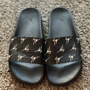 Giuseppe Zanotti logo slides
